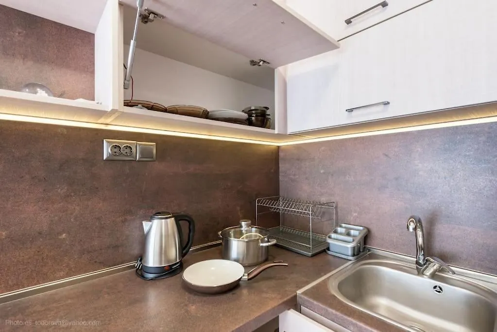 Bright Place Next To Grand Mall Varna Apartmán