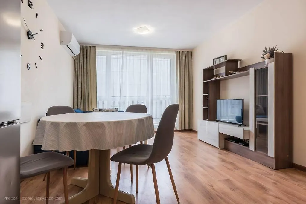 Bright Place Next To Grand Mall Varna 0*,  Bulharsko