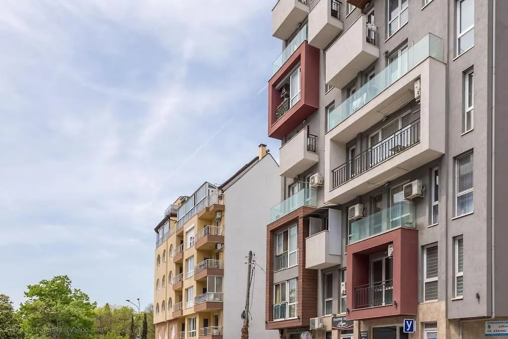 Bright Place Next To Grand Mall Varna Apartmán
